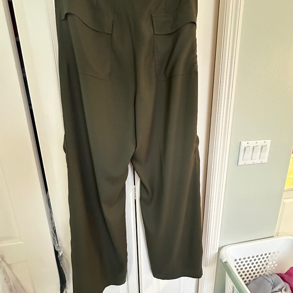 WHBM Olive Green Silky Cargo Pant - Picture 13 of 15